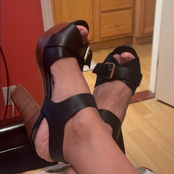 Heels - Picture 4 of 4
